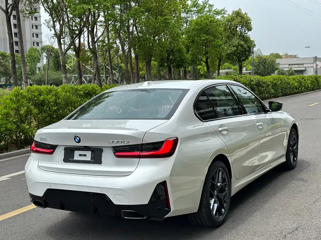 BMW 3 Series 2025 — фото 13