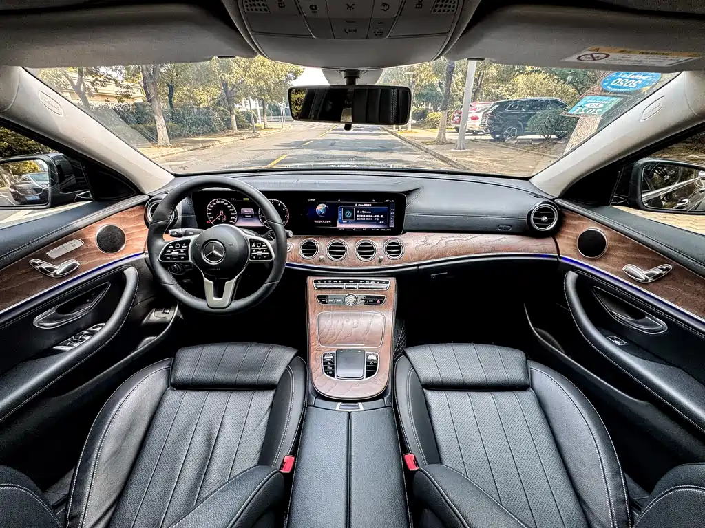 Mercedes-Benz E-Class 2019 — фото 11