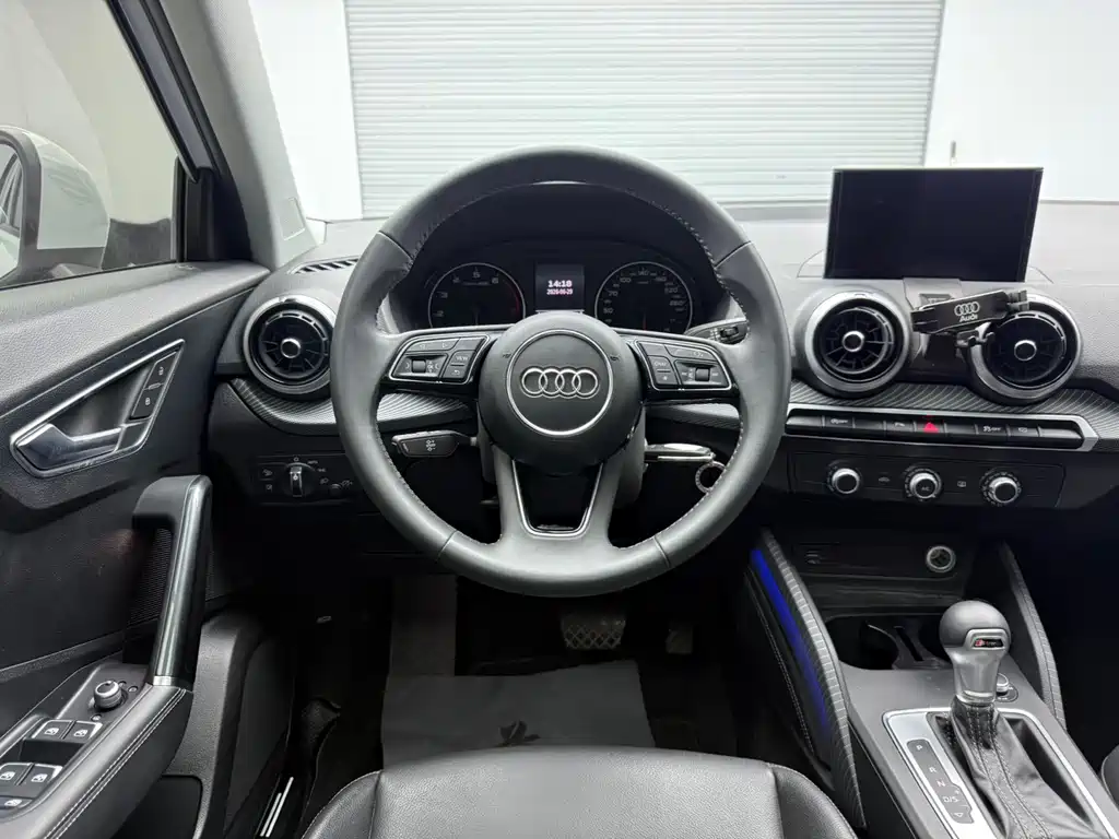 Audi Q2L 2022 — фото 12