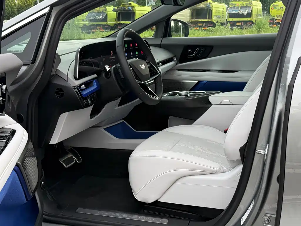 Cadillac IQ Aoge 2024 — фото 4
