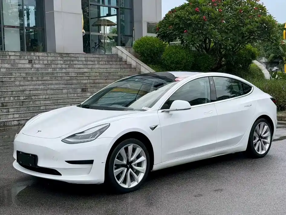 Tesla Model 3 2020 — фото 1