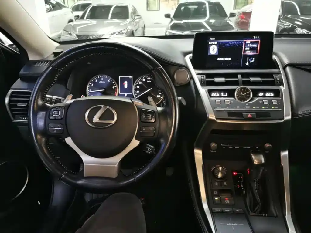 Lexus NX 2018 — фото 10