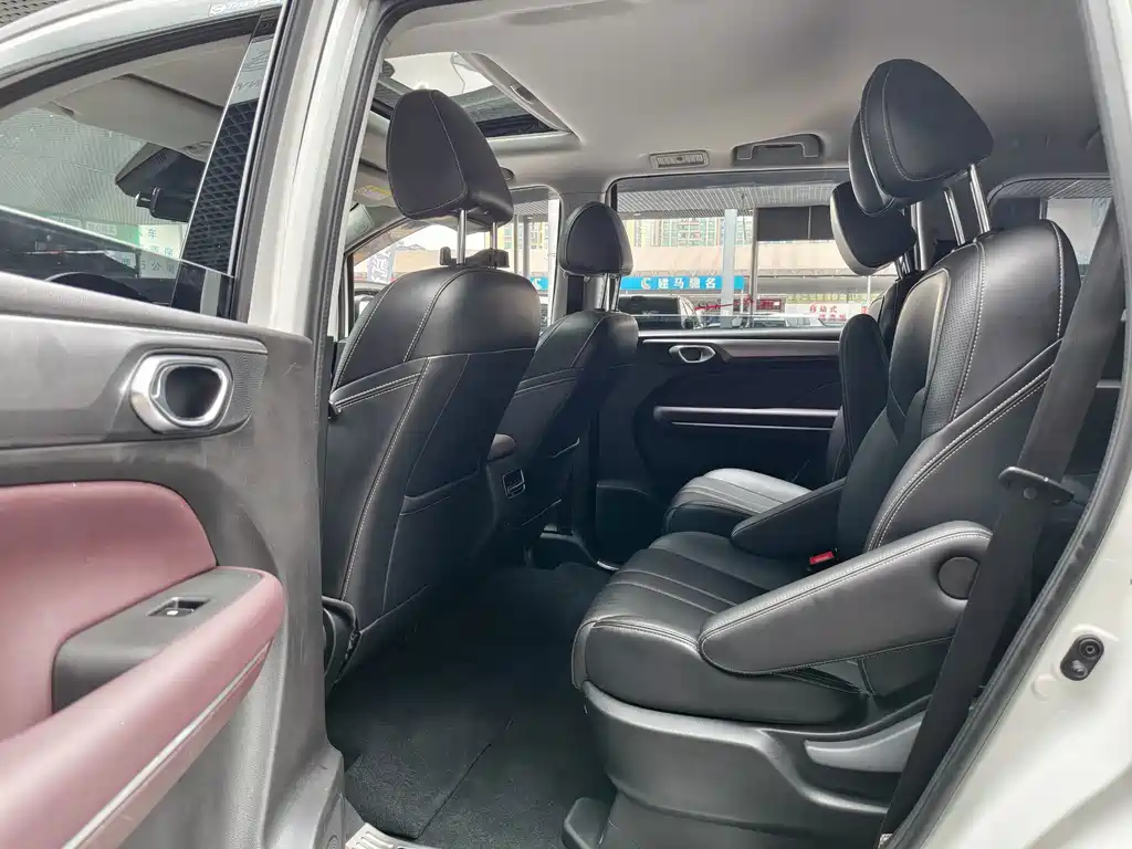 GAC Trumpchi M6 2022 — фото 13
