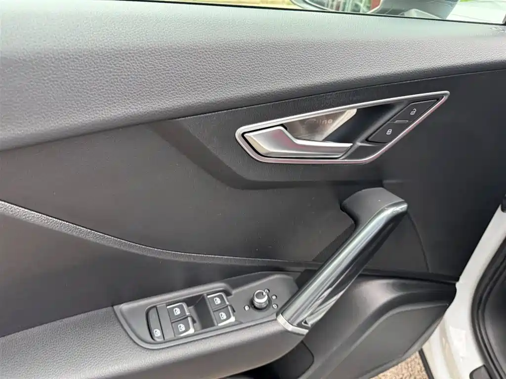 Audi Q2L 2021 — фото 14