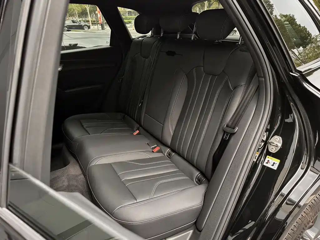 Audi Q5L 2023 — фото 11