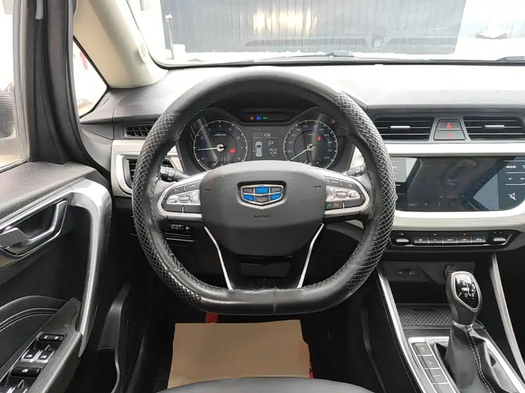 Geely Vision X3 2020 — фото 11