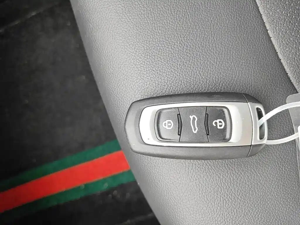 Geely Vision X3 2020 — фото 9