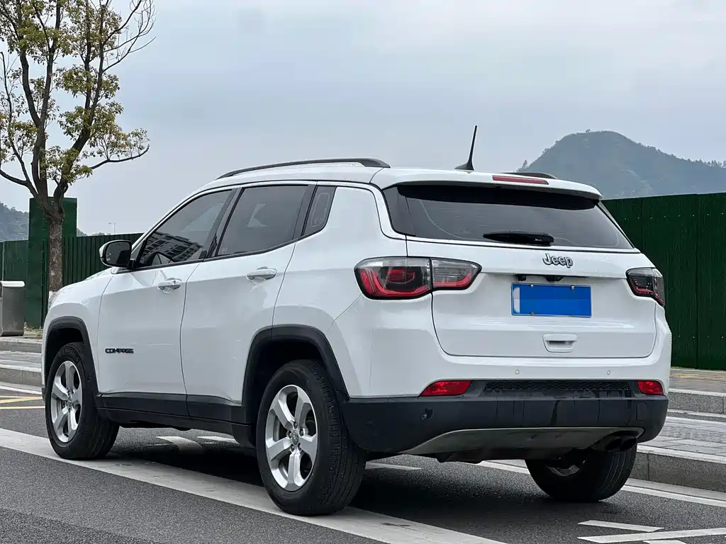 Jeep Compass 2018 — фото 17