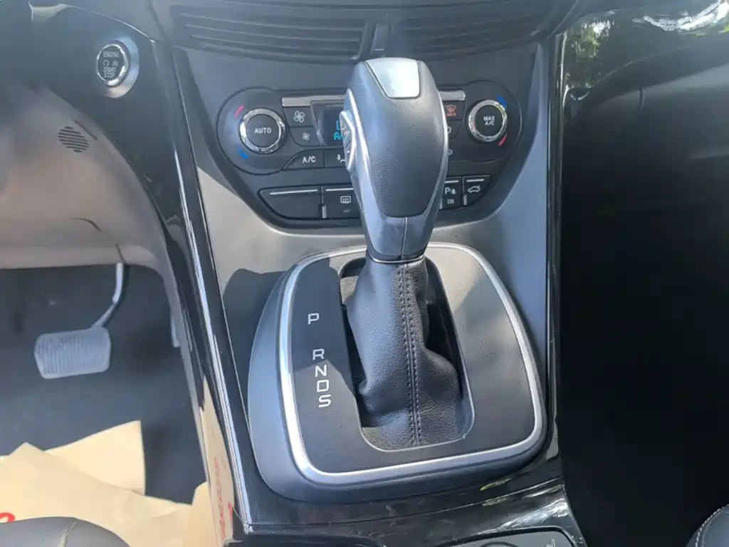 Ford Kuga 2015 — фото 14