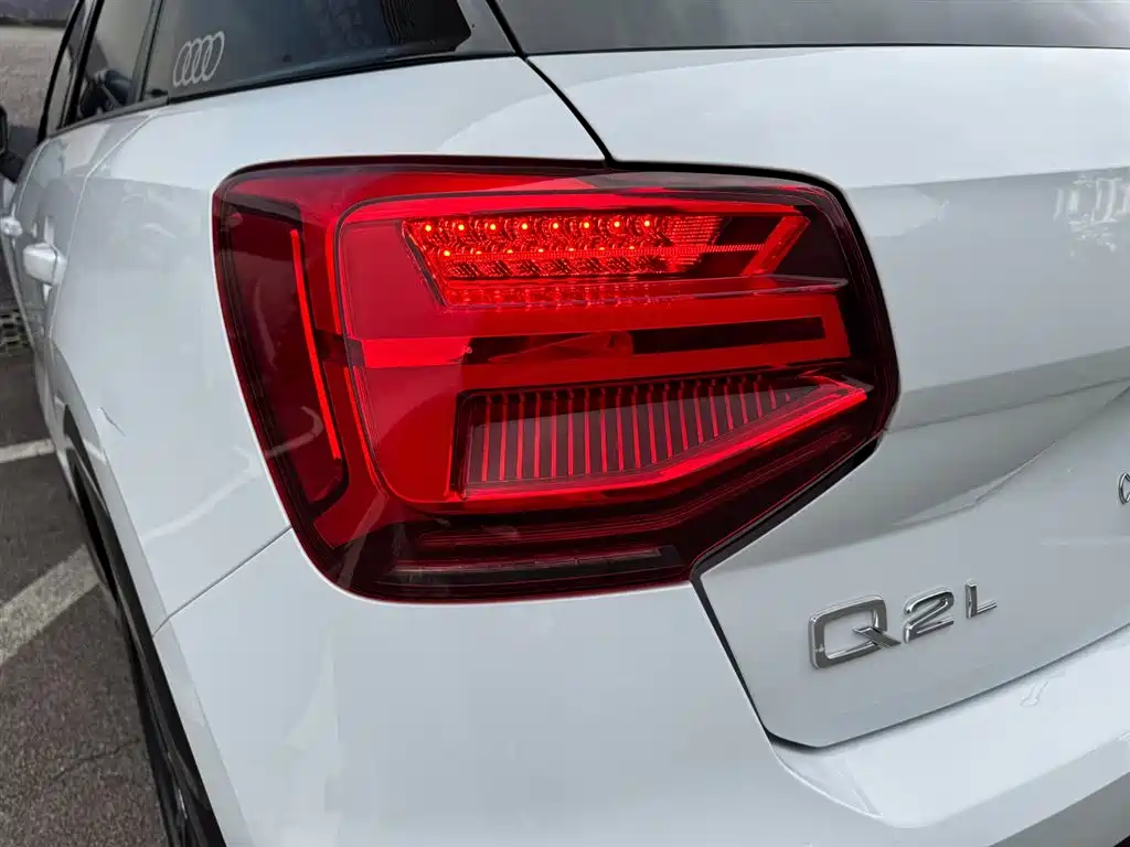 Audi Q2L 2021 — фото 30