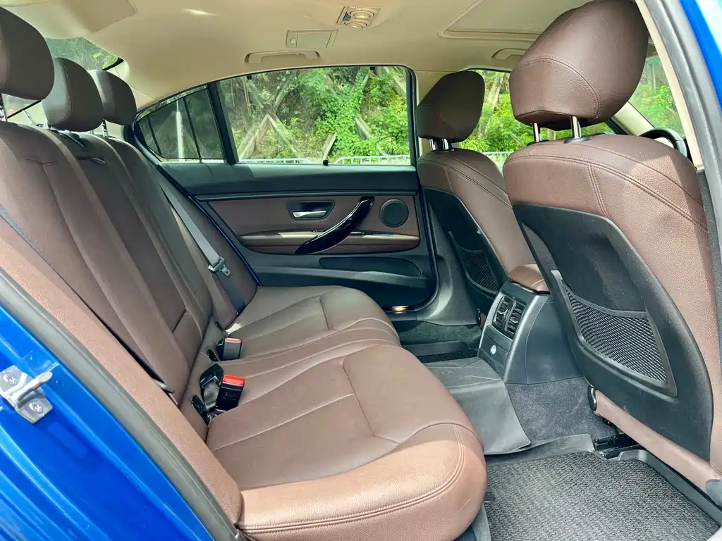 BMW 3 Series 2019 — фото 12