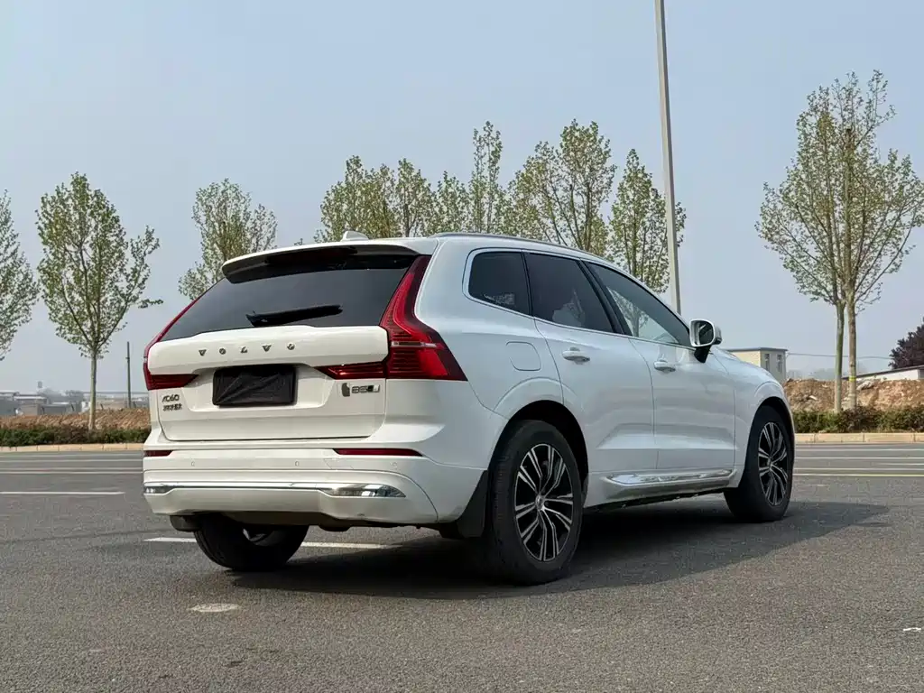 Volvo XC60 2022 — фото 9