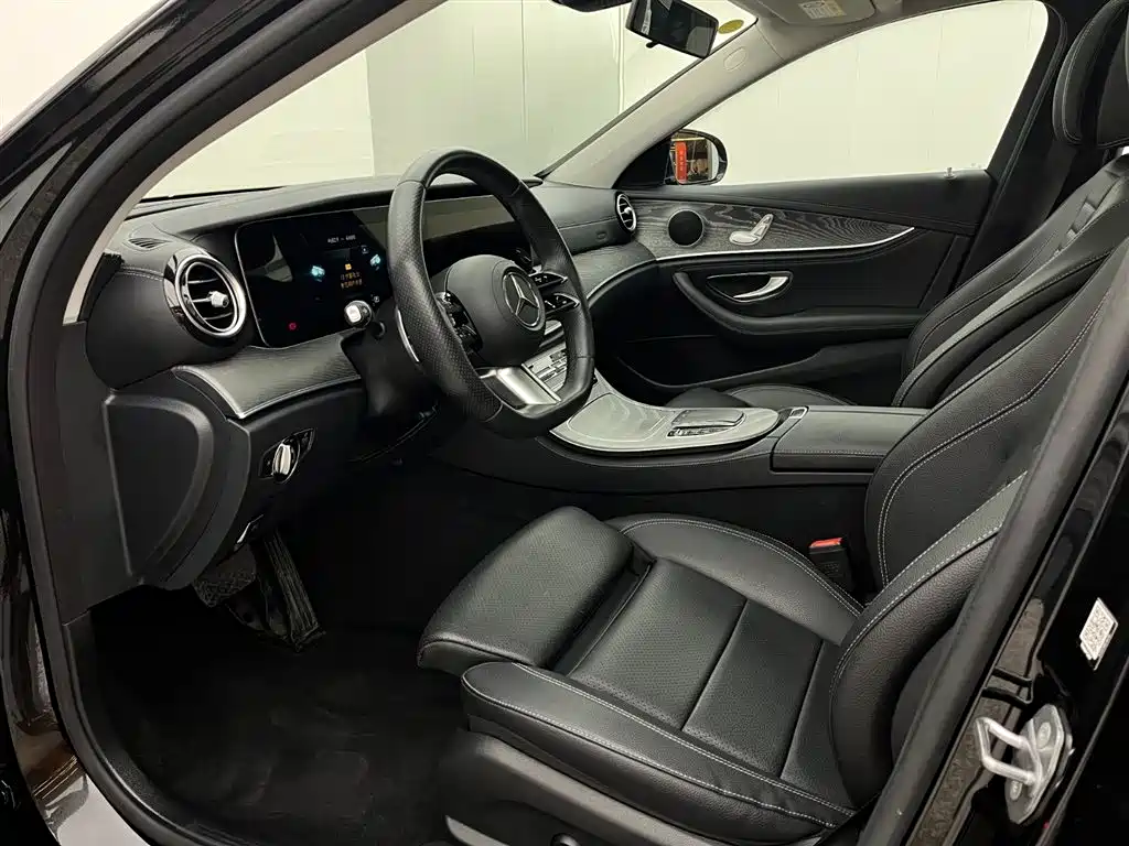 Mercedes-Benz E-Class 2023 — фото 9