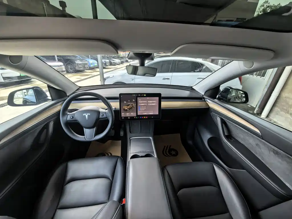 Tesla Model Y 2023 — фото 12