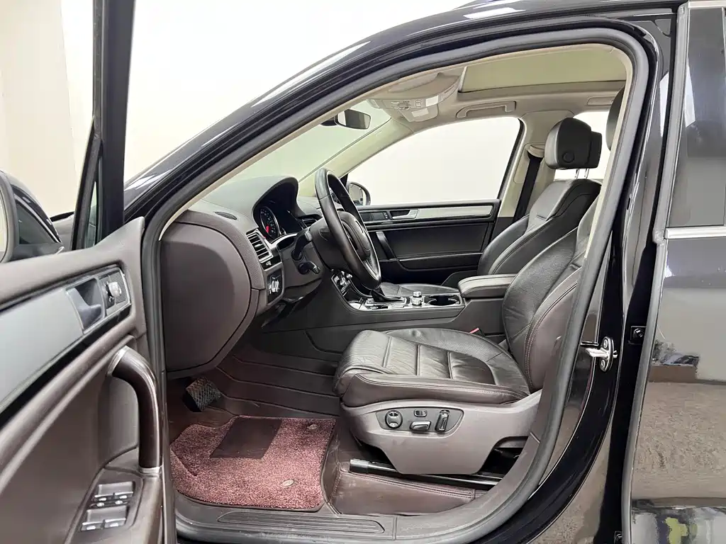 Volkswagen Touareg 2017 — фото 18