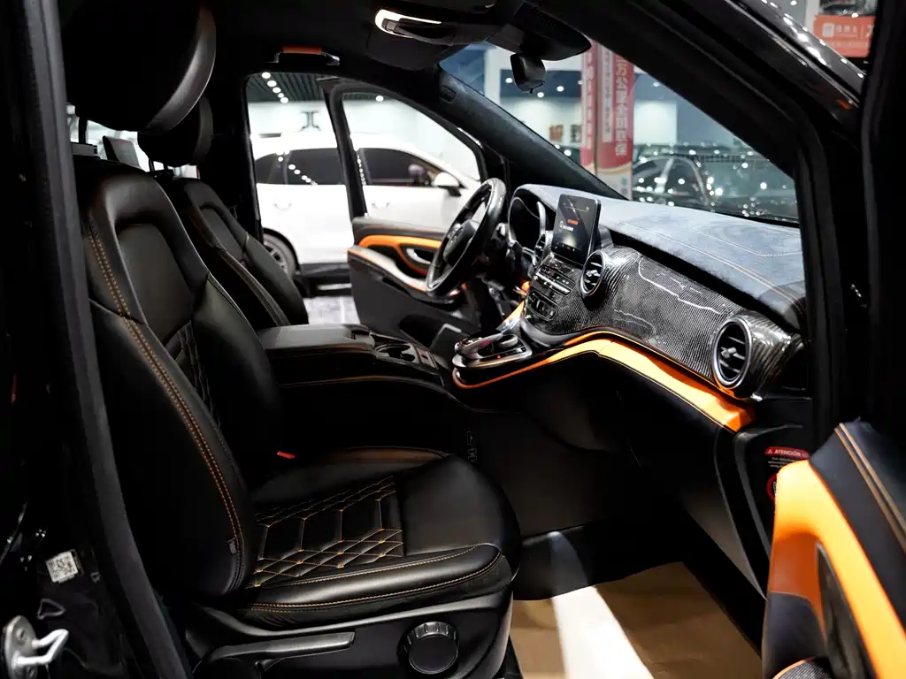 Mercedes-Benz V-Class 2019 — фото 17