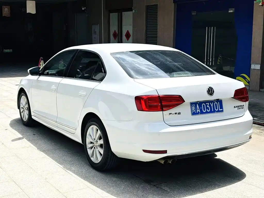 Volkswagen Sagitar 2015
