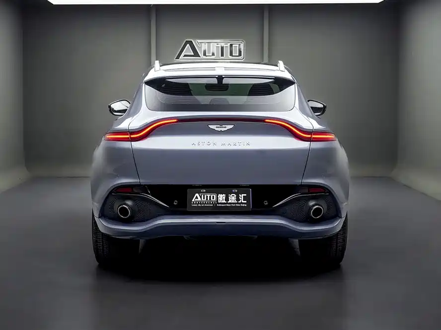 Aston Martin DBX 2023 — фото 4