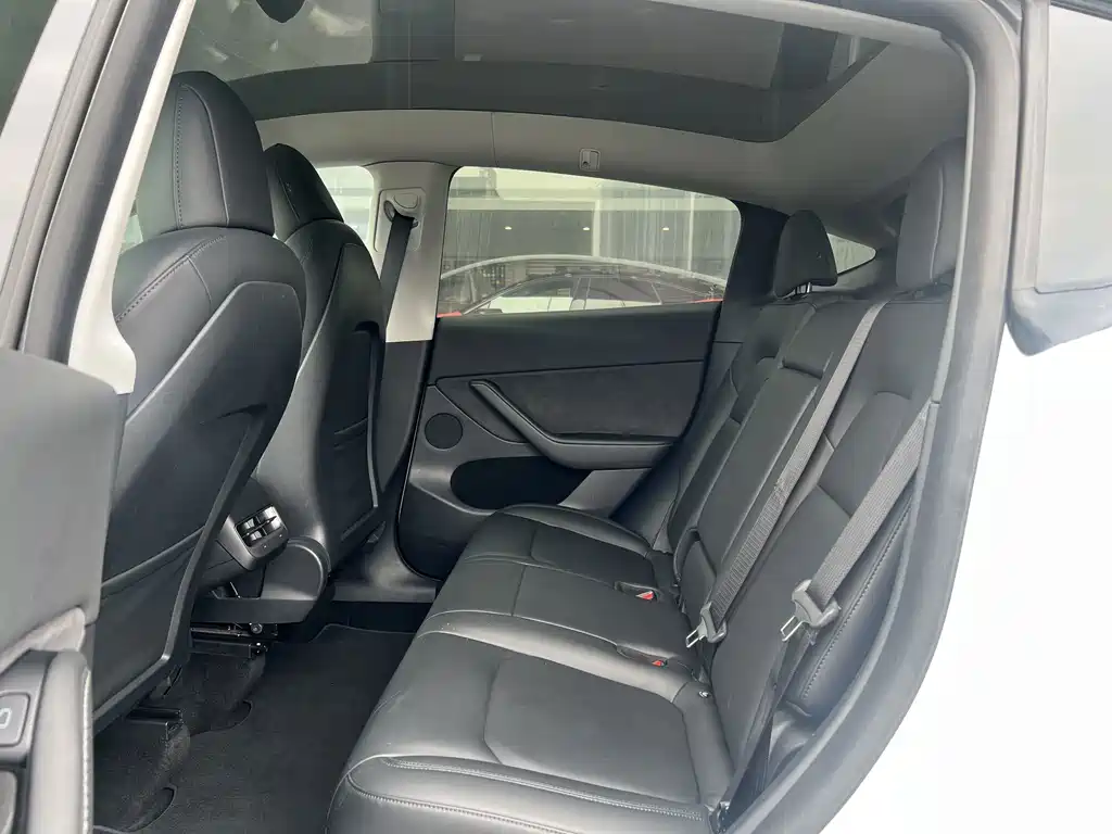 Tesla Model Y 2021 — фото 10