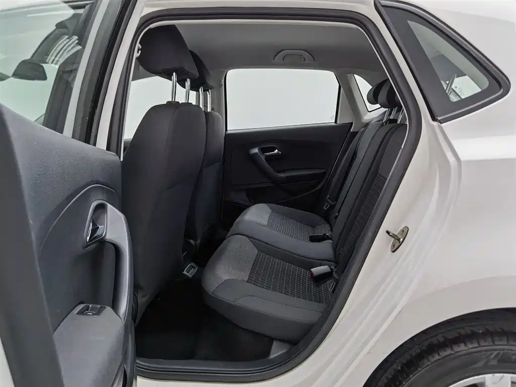 Volkswagen Polo 2015 — фото 15