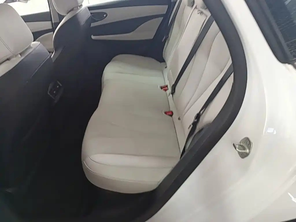 BYD Seal 05 DM-i 2025 — фото 13