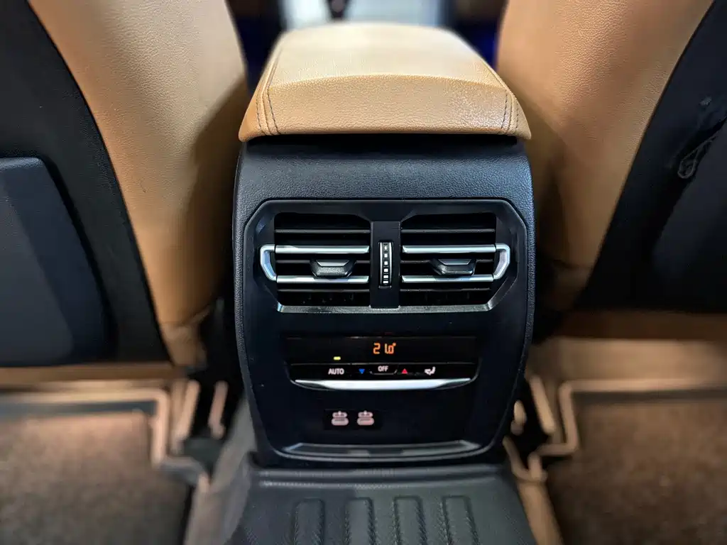 BMW 3 Series 2019 — фото 27