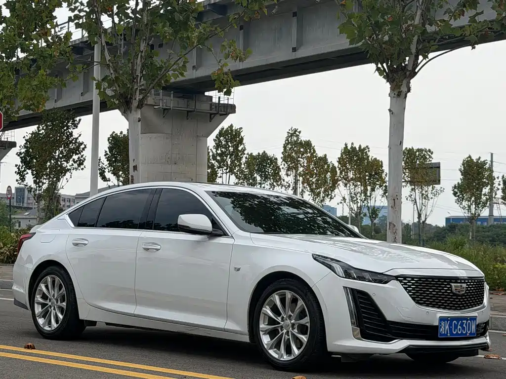 Cadillac CT5 2022 — фото 1