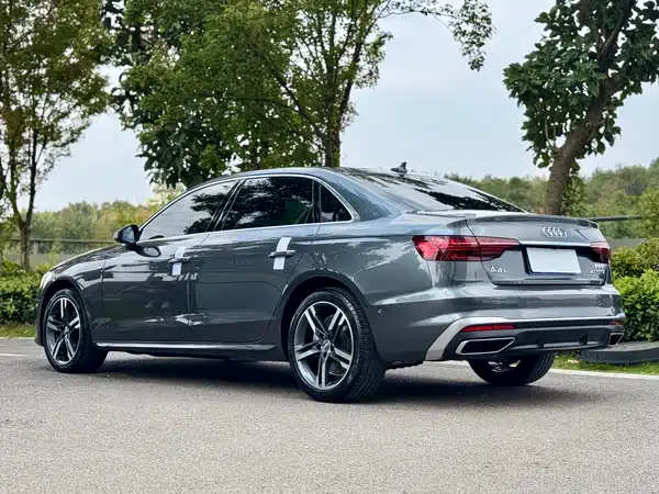 Audi A4L 2021
