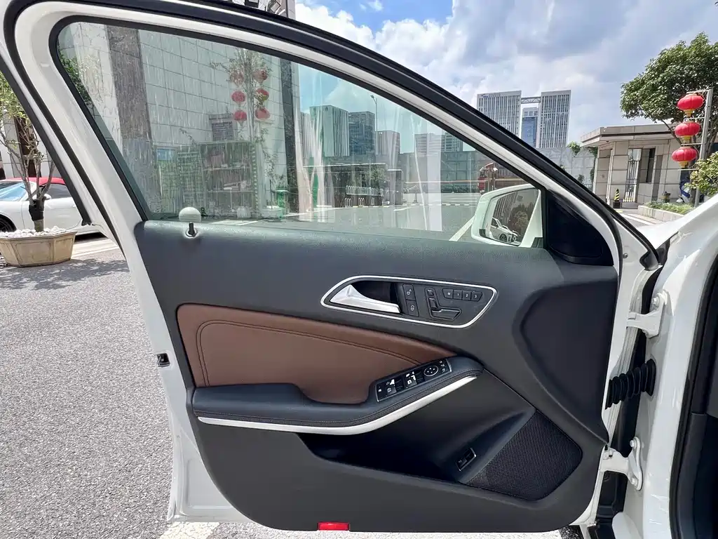 Mercedes-Benz GLA 2015 — фото 13