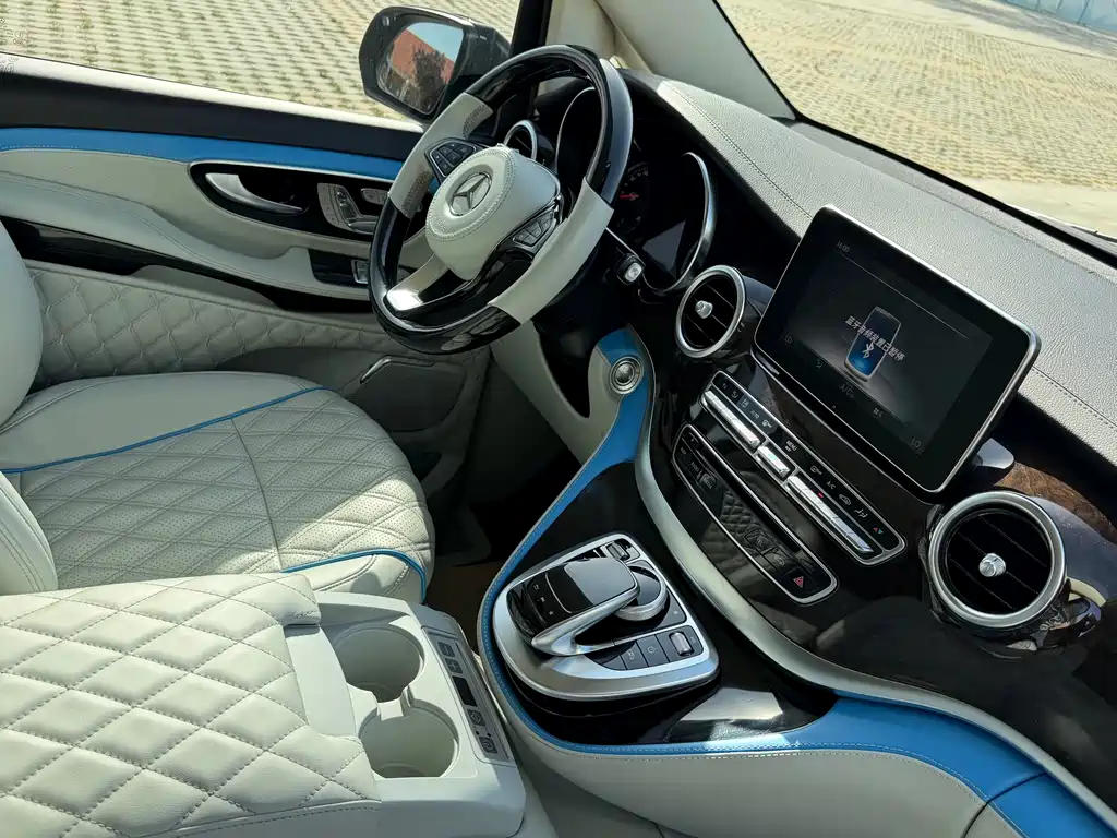 Mercedes-Benz V-Class 2018 — фото 17