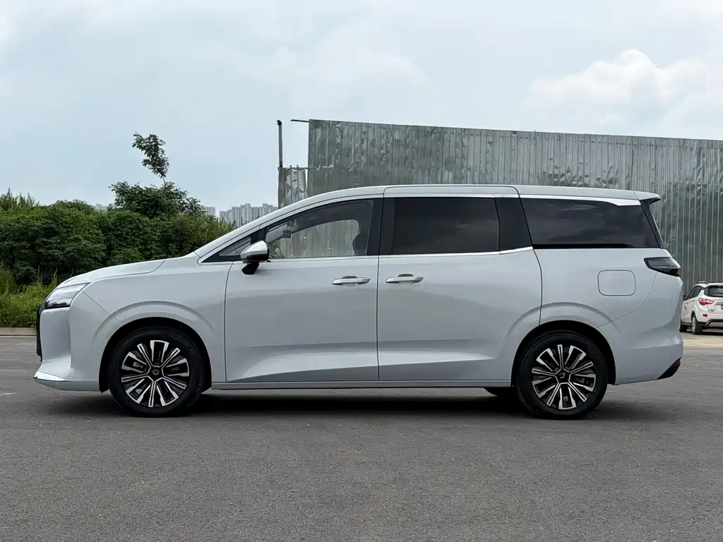 Wuling Starlight 730 New Energy 2025 — фото 4