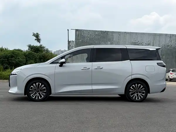 Wuling Starlight 730 New Energy 2025
