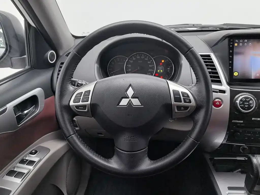 Mitsubishi Pajero Jinchang 2017 — фото 11
