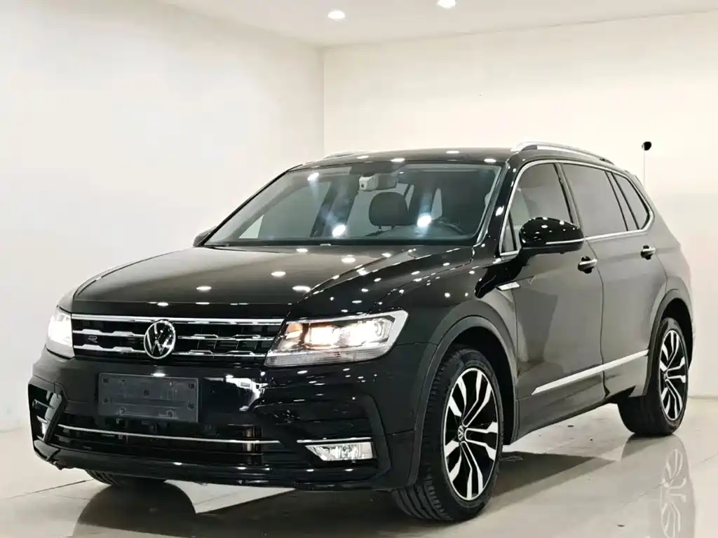 Volkswagen Tiguan L 2021 — фото 1