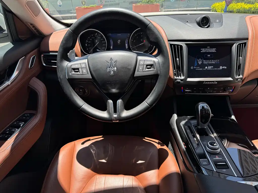 Maserati Levante 2016 — фото 12