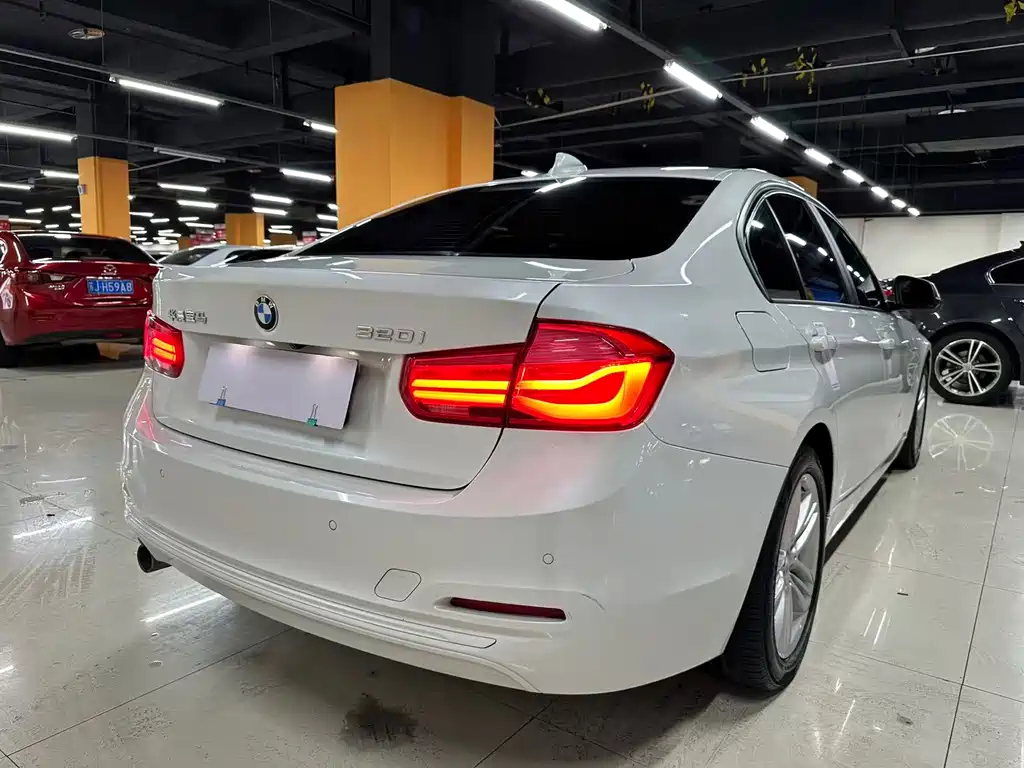 BMW 3 Series 2016 — фото 14