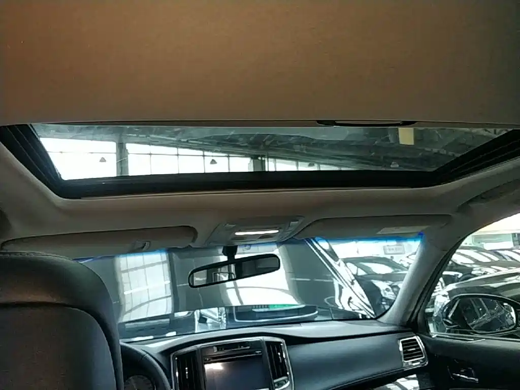 Toyota Crown 2018 — фото 18