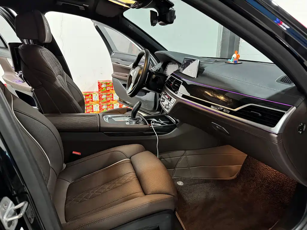 BMW 7 Series 2017 — фото 10