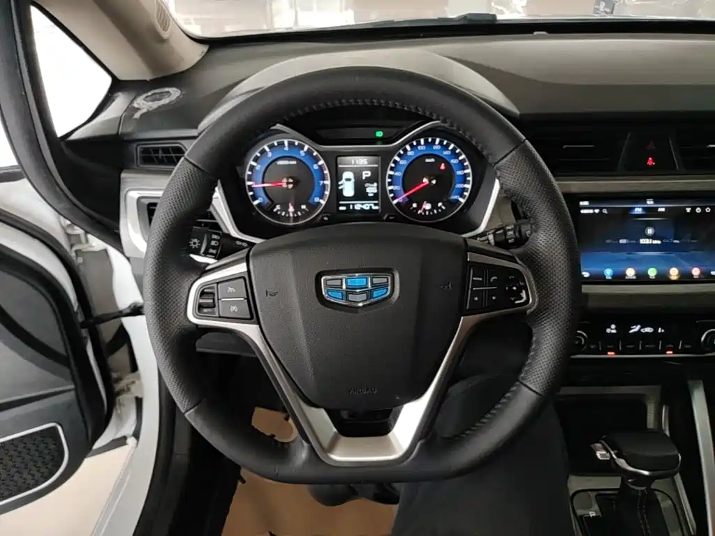 Geely Vision X3 2019 — фото 11