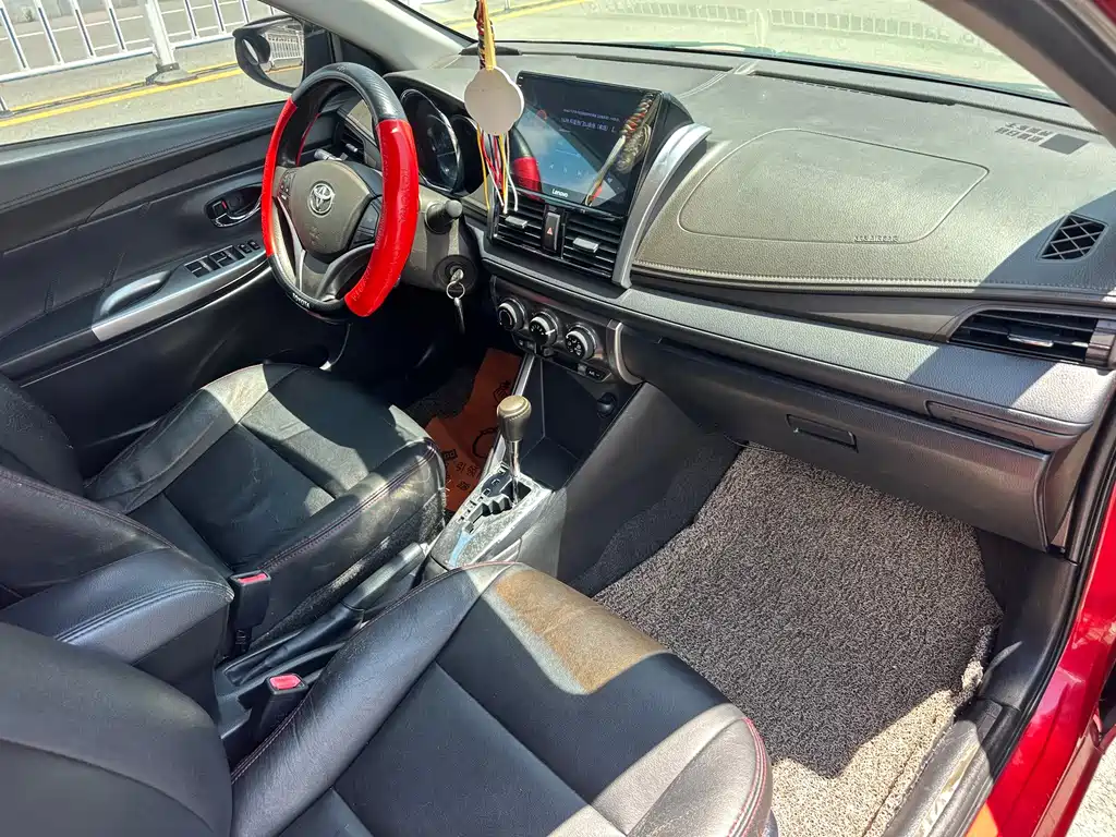 Toyota Yaris L 2015 — фото 10