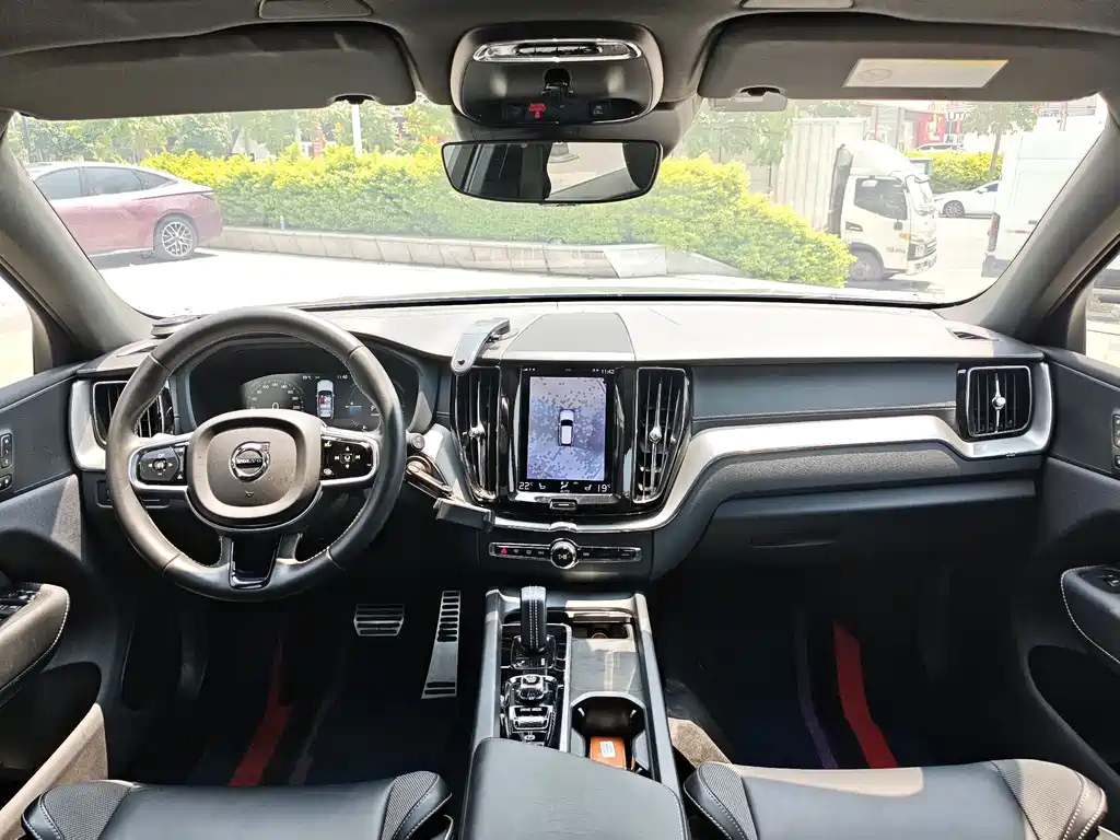 Volvo XC60 Plug-In Hybrid 2021 — фото 7