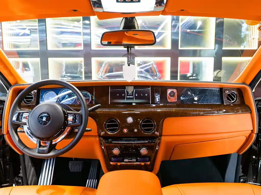 Rolls-Royce Phantom 2014 — фото 17