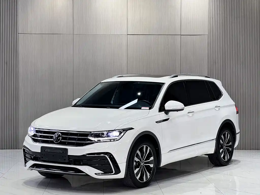 Volkswagen Tiguan L 2021 — фото 1