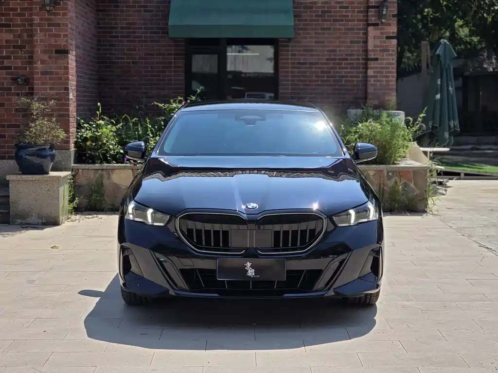 BMW 5 Series 2025