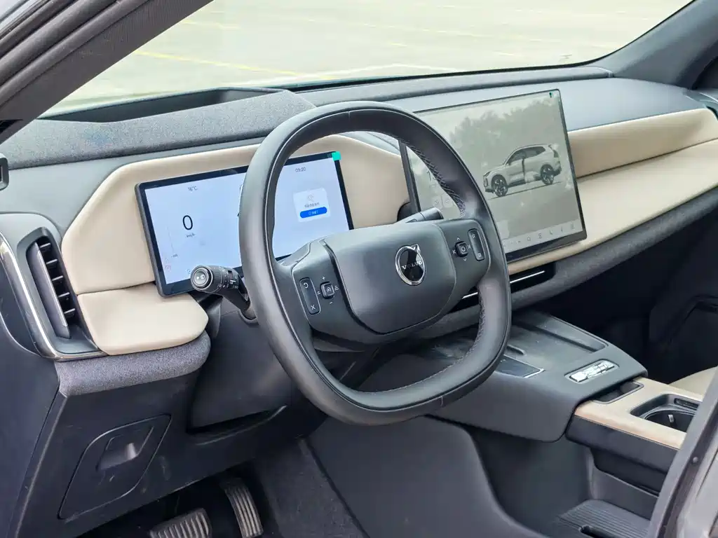 Volvo XC70 PHEV 2025 — фото 13