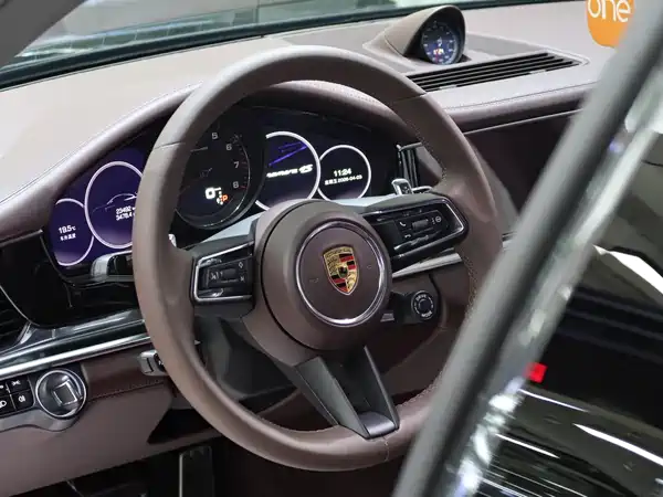 Porsche Panamera 2021