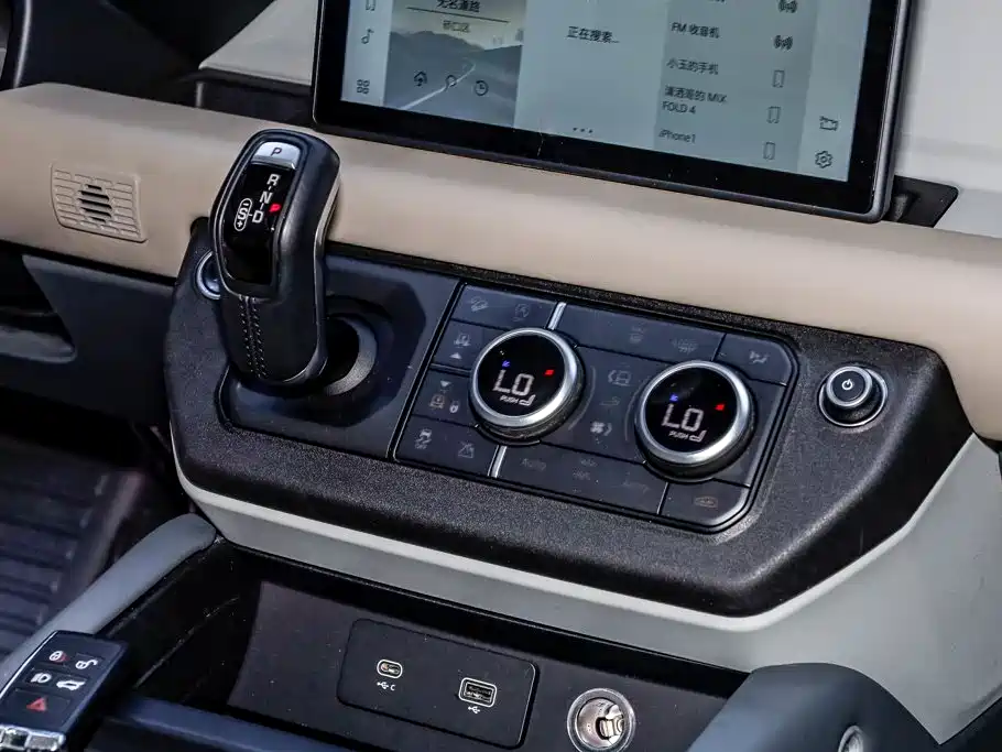Land Rover Defender 2020 — фото 21