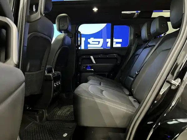 Land Rover Defender 2023