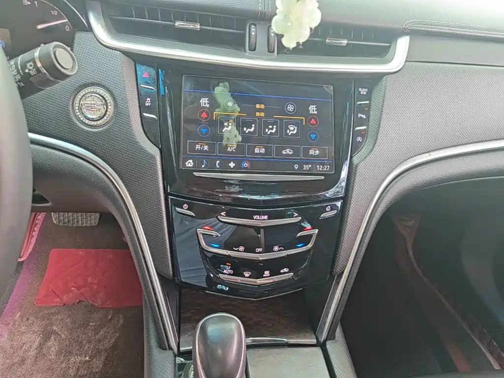 Cadillac XTS 2019 — фото 13