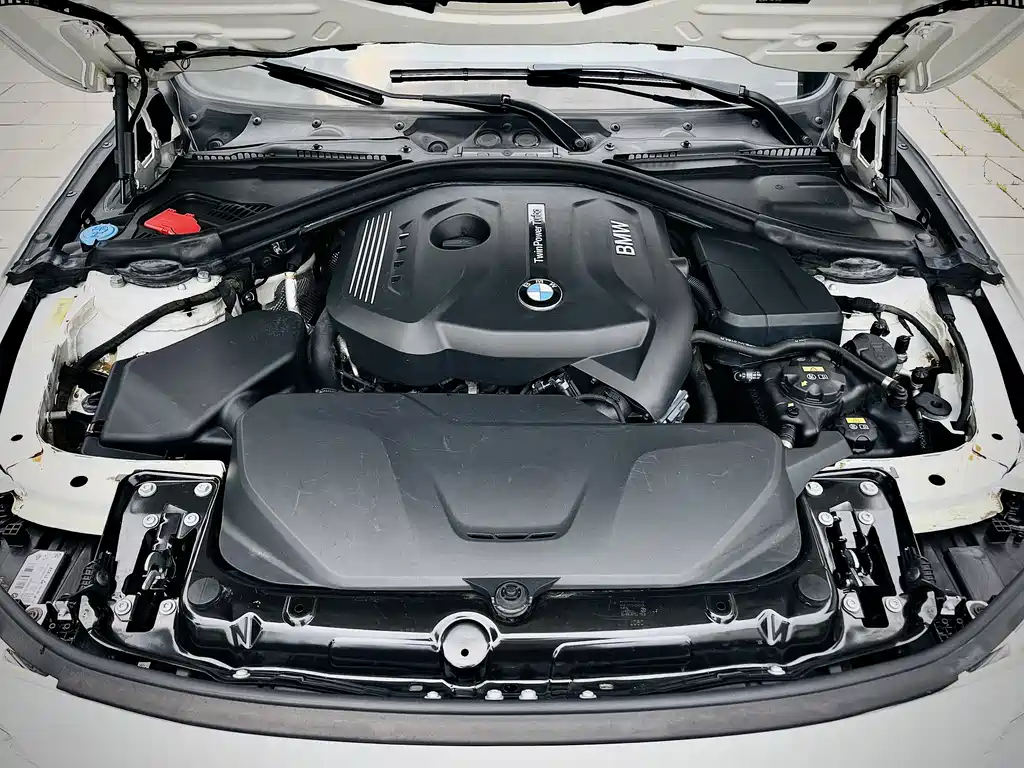 BMW 3 Series 2017 — фото 17
